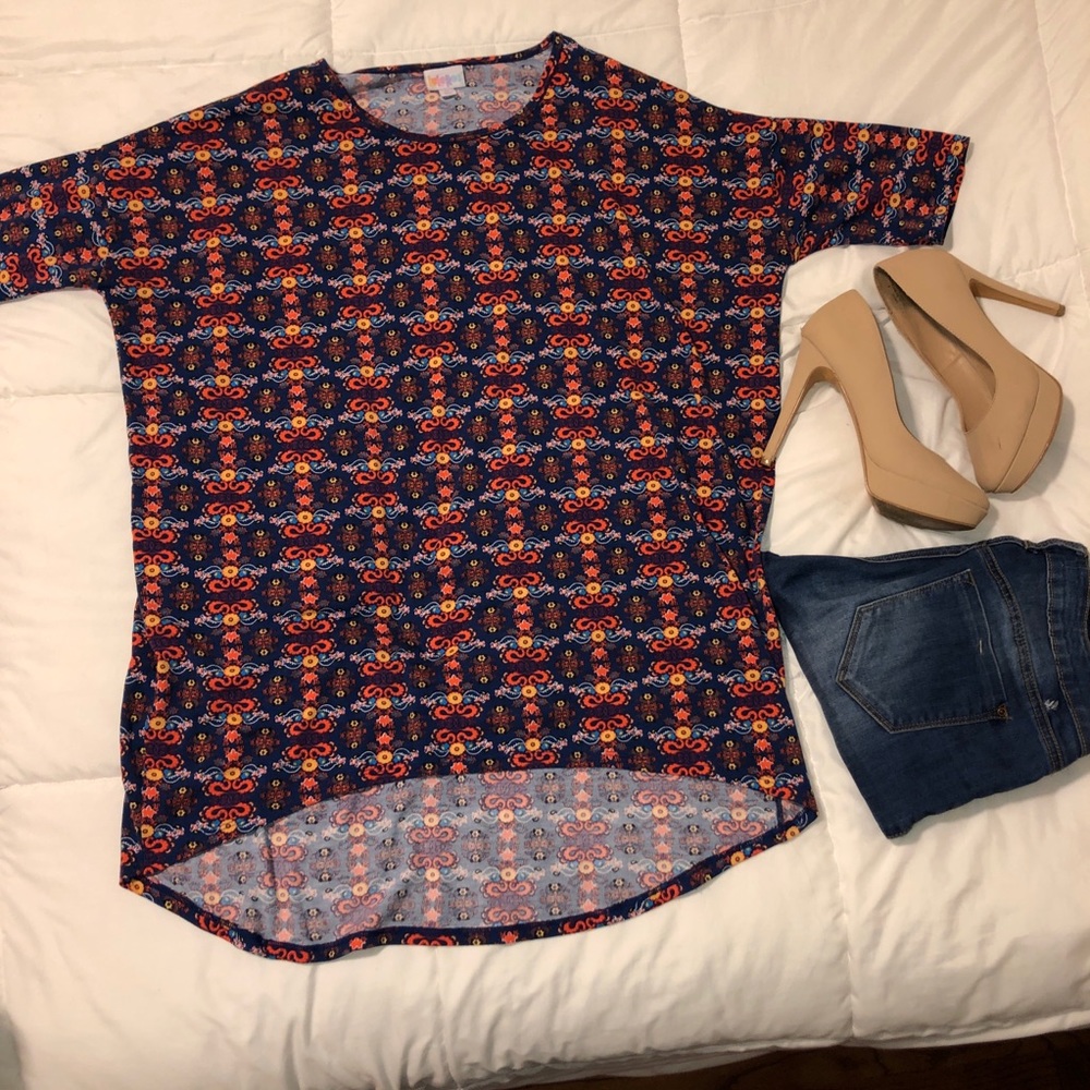 ⚡️FLASH SALE⚡️ LulaRoe long shirt in medium